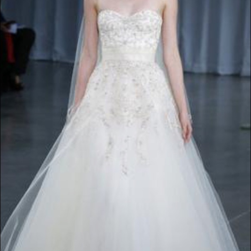 Monique Lhuillier wedding dress size 4 / 6
